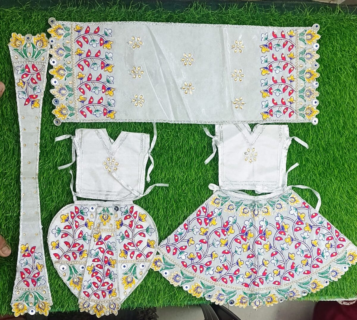 Beautiful resham embroidery white 9 inch yugal jodi poshak